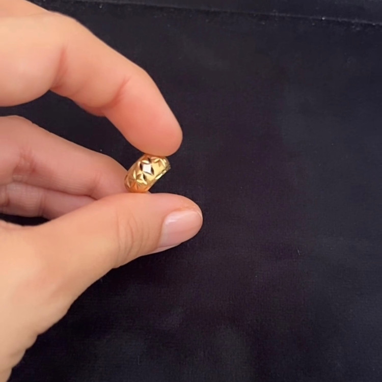 یک گرم و ۸۷۰ سوت